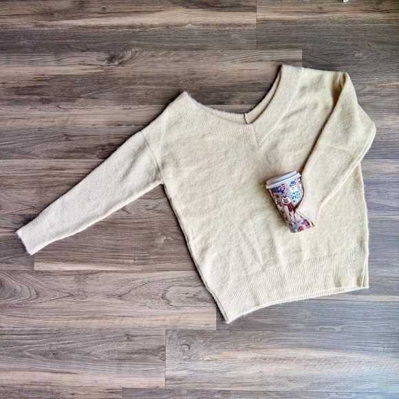 NWT Topshop XS Neutral Fuzzy Sweater V-Neck Lightweight Knit - Picture 13 of 13